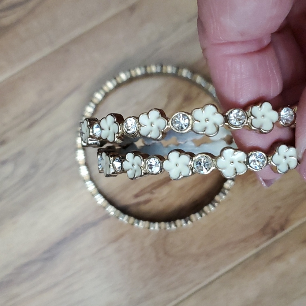Flower bracelets - Picture 8 of 9